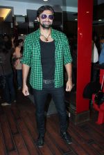 Chetan Hansraj with the cast of Shootout At Wadala at the launch of gym calles Red Gym in khar on 1st May 2012 (31).JPG